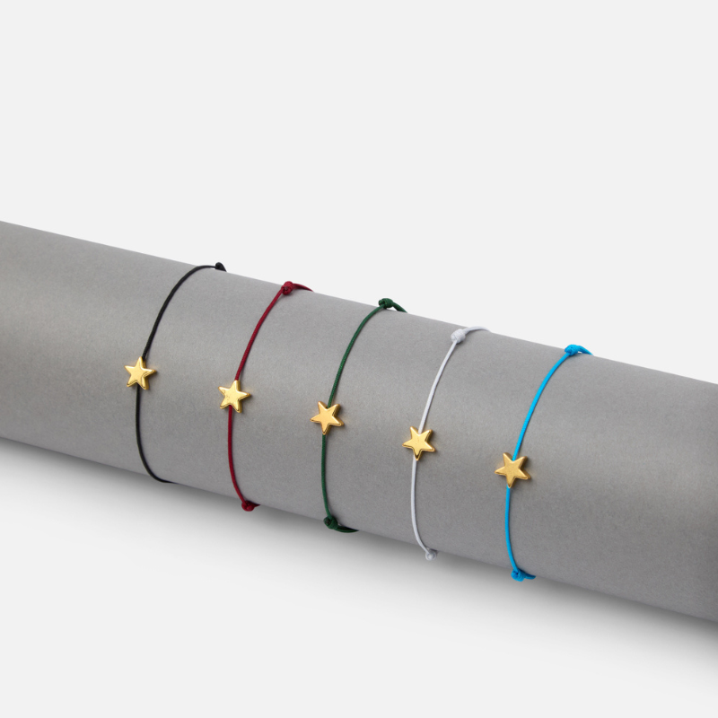 Pulsera hilo colores solidaria de Fundación Pequeño Deseo