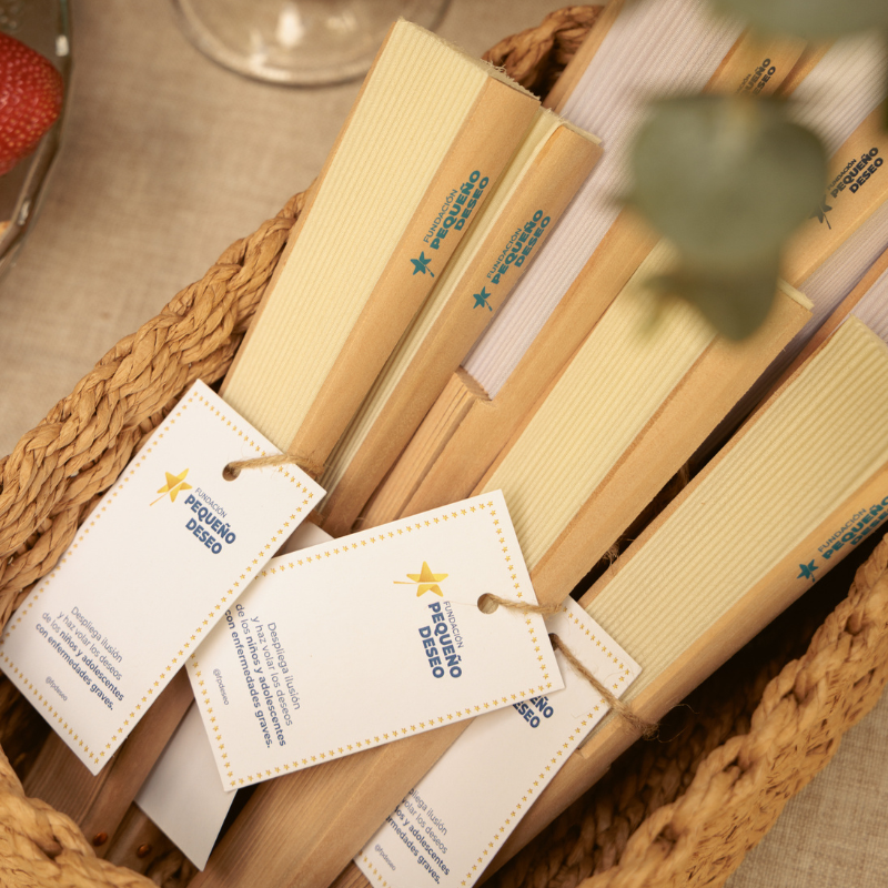 Detalle del abanico para bodas y eventos solidarios | Abanico presentado como regalo solidario - 5